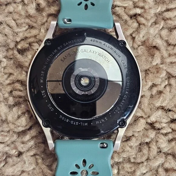 READ Lot of 5 Fitbit Watches & Samsung Watch + 29 Bands and Chargers Untested - Picture 11 of 12